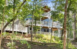Mountain Lake Retreat - 4BR Cabin next to Lake Hartwell