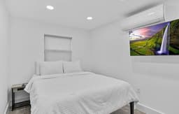 Le Blanc Adorable Studio in FLL- Great Location