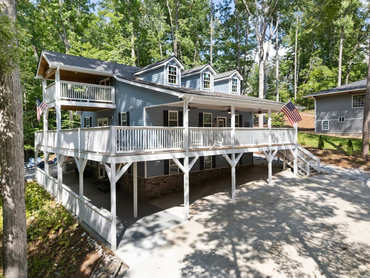 Mountain Lake Studio