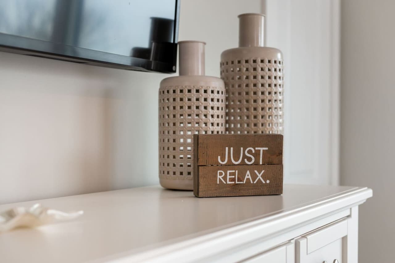 Simple coastal décor detail adding a calm, laid-back touch to the space.