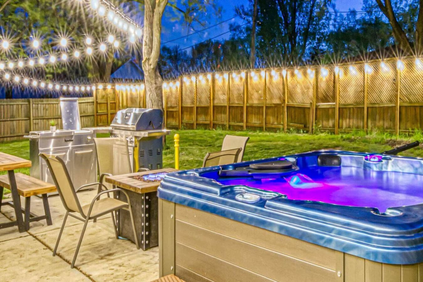 Huge yard w/ hot tub and firepit, dog friendly!