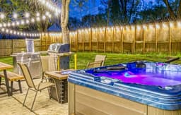 Huge yard w/ hot tub and firepit, dog friendly!