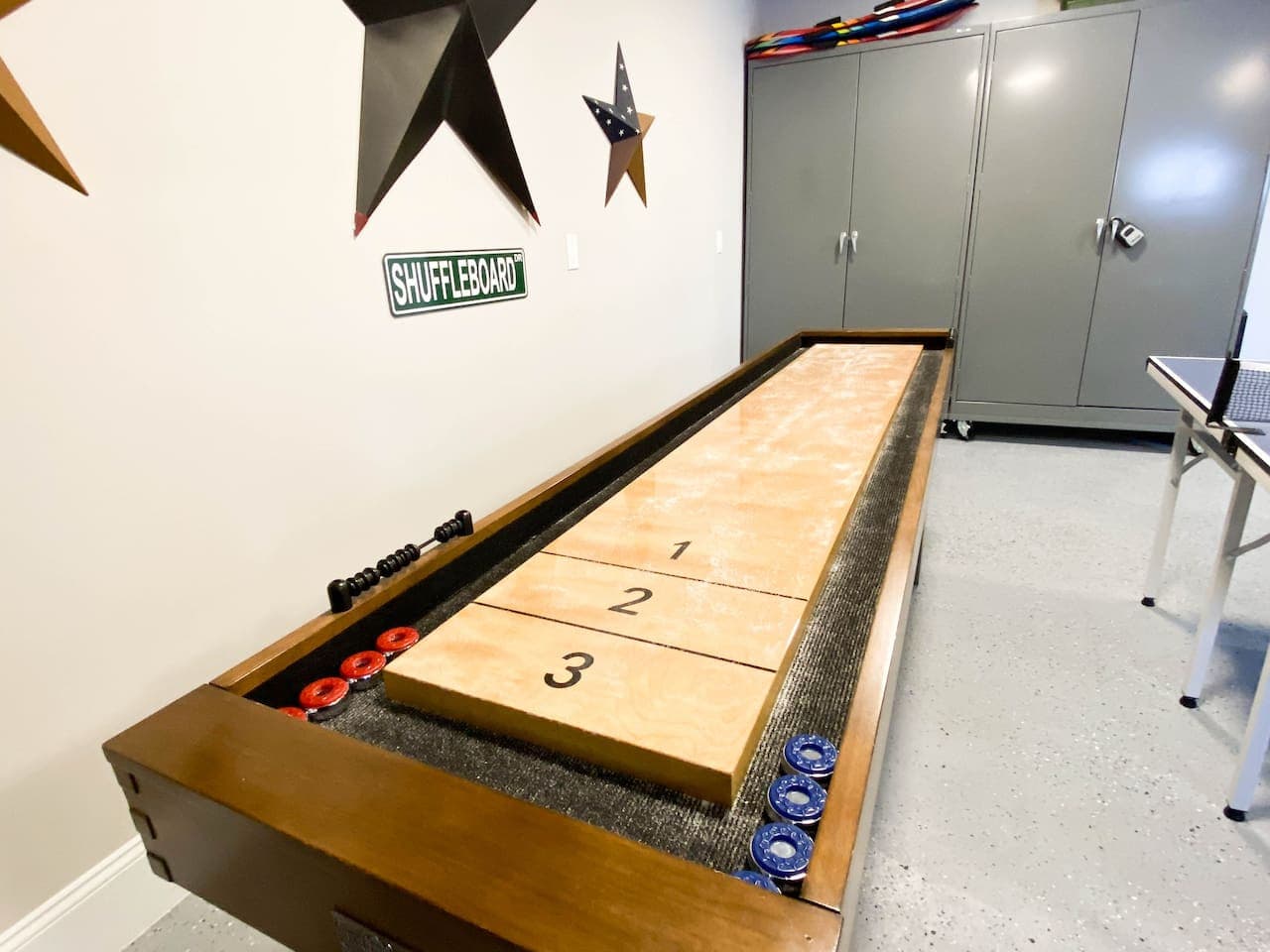 Heated garage. Shuffle board, ping pong, Ski storage