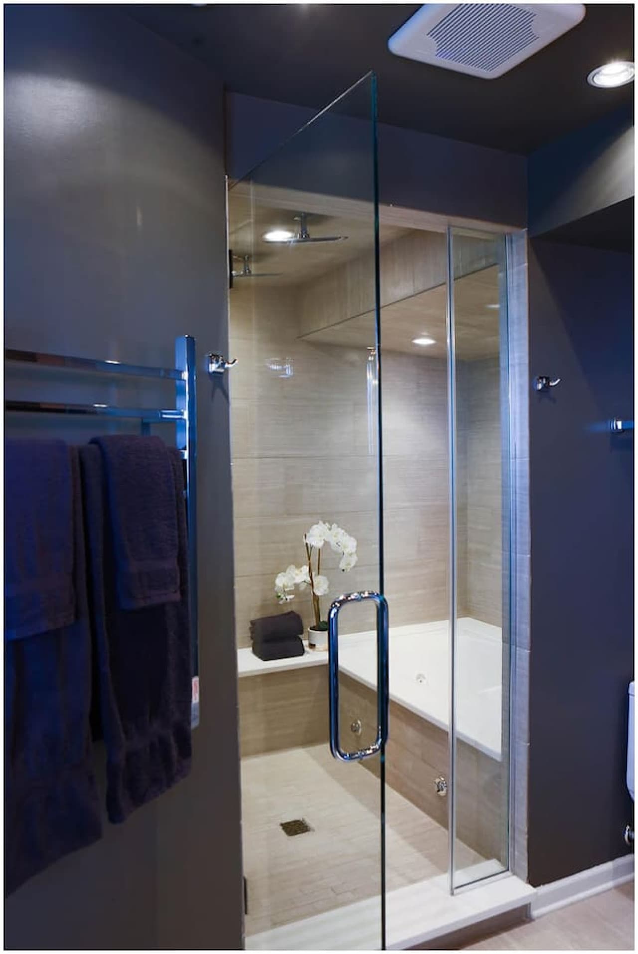 Water Room Sanctuary has dual-steam jets, 2 Grohe rainfall showers, jetted tub