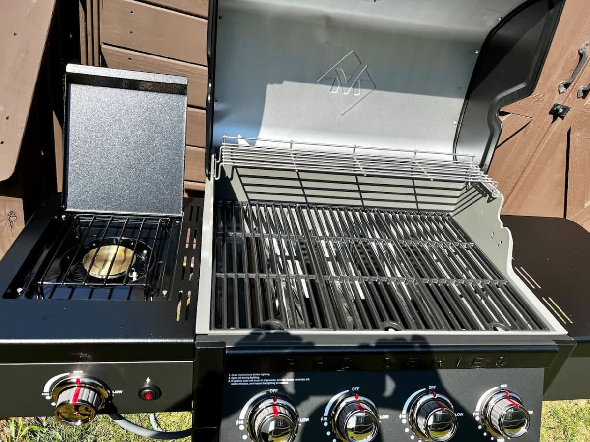 Plenty of space to grill all the burgers, hot dogs and steaks!