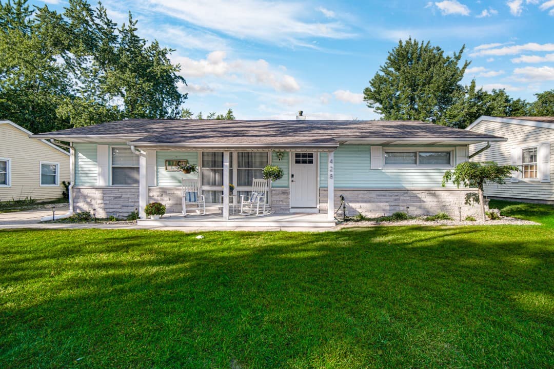 Barefoot Beach House - Sheridan Beach Getaway