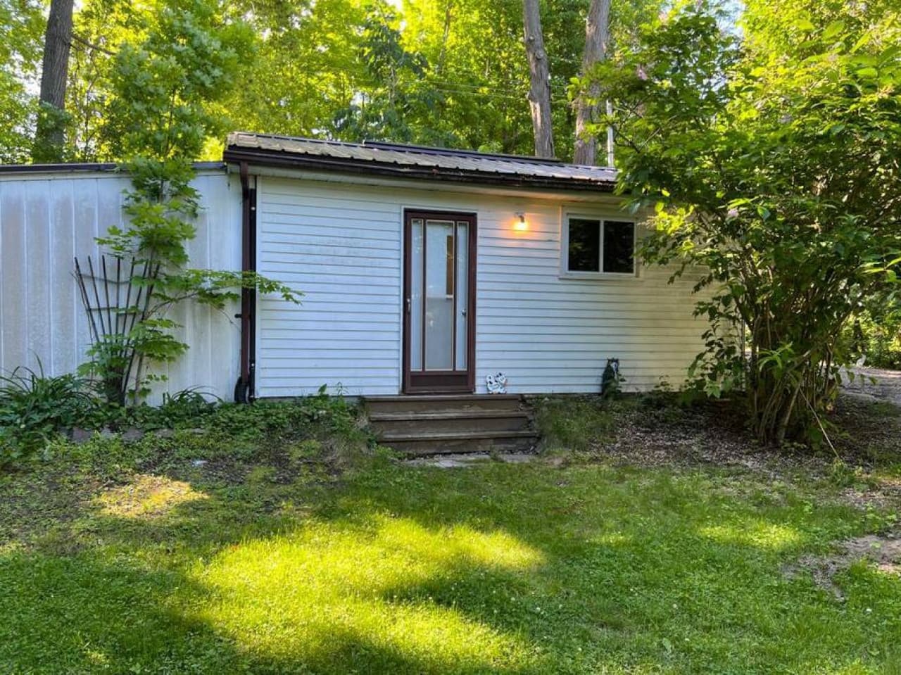Guest unit with one bedroom and bathroom.