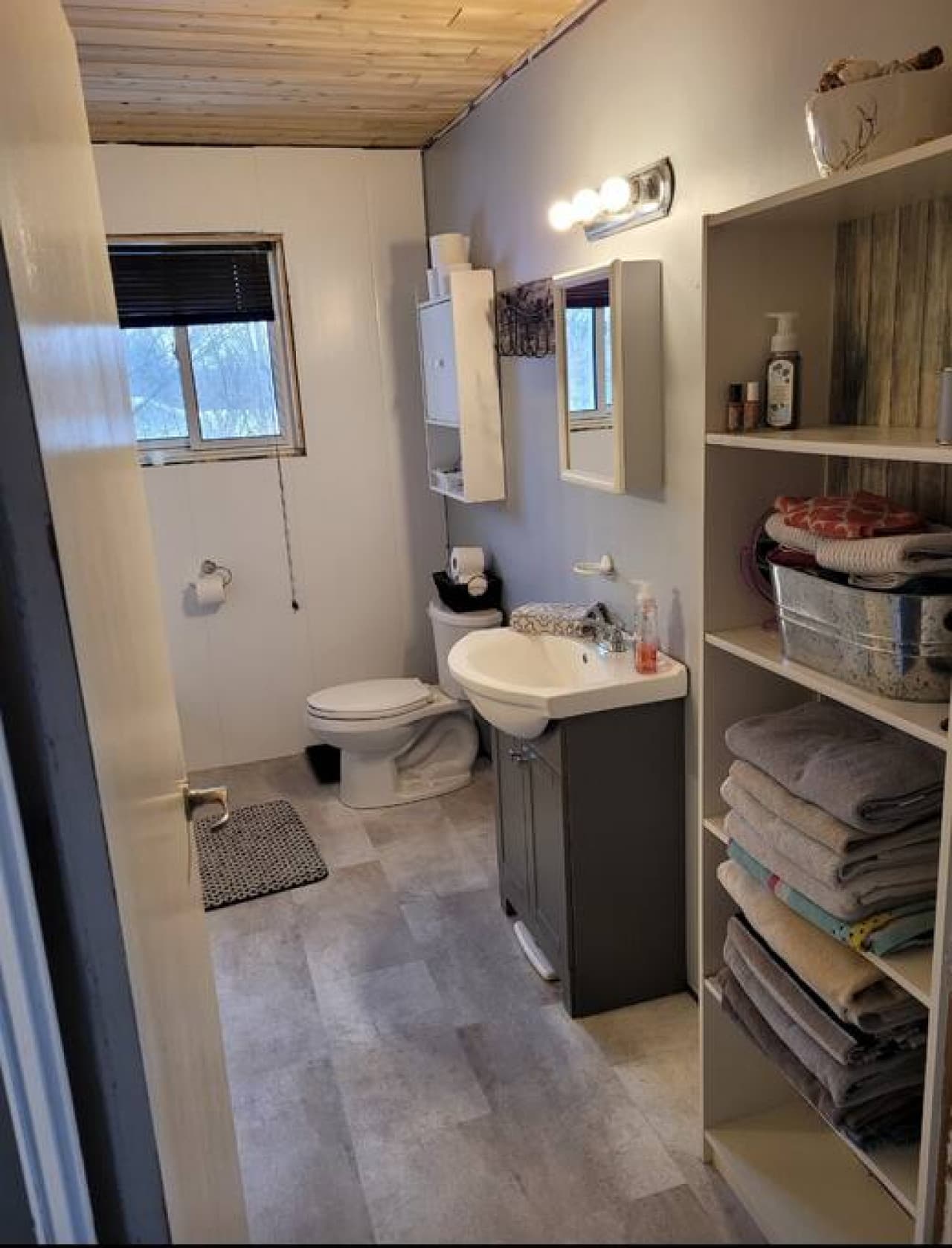 Upstairs 3 piece washroom