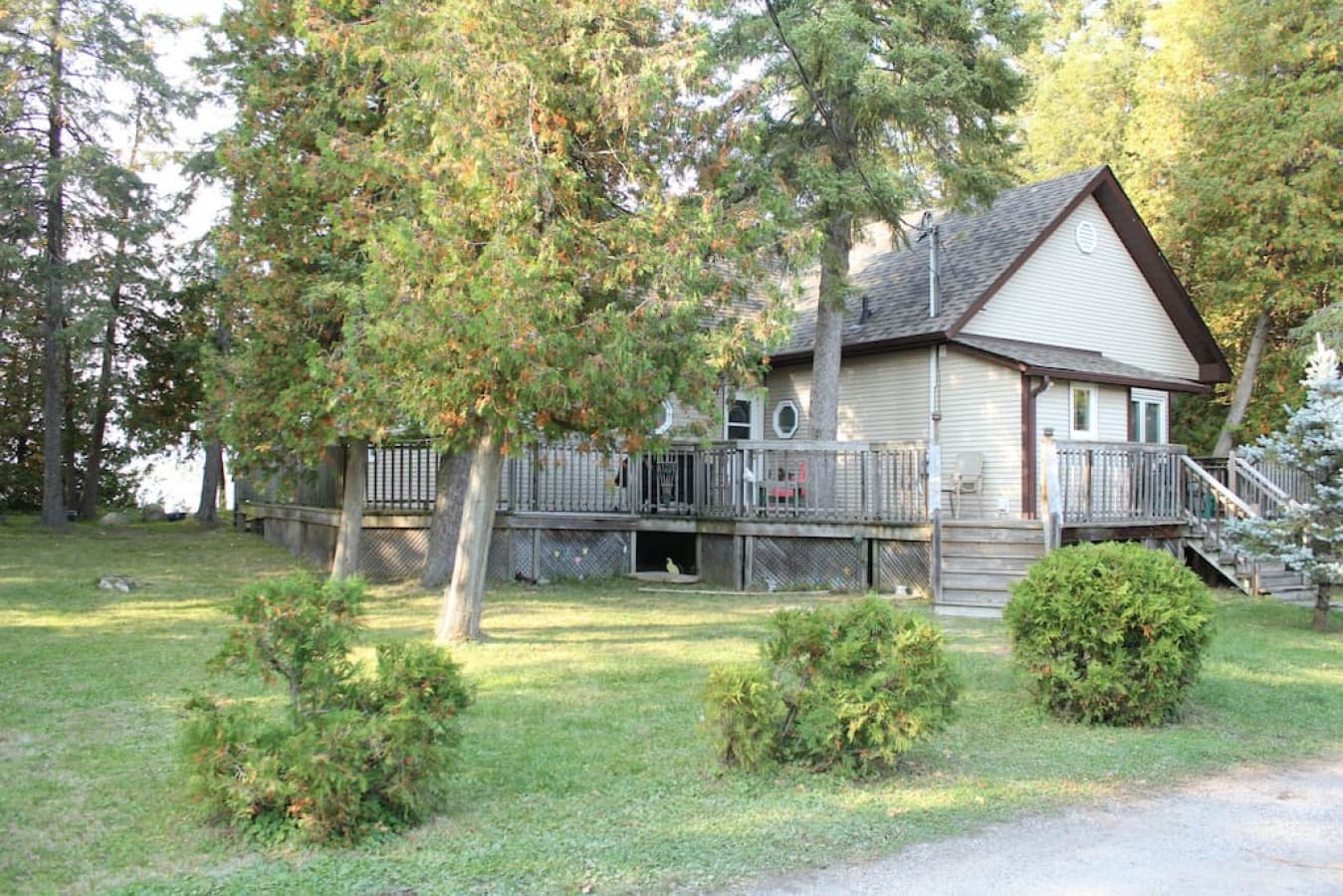 Front view of the cottage.