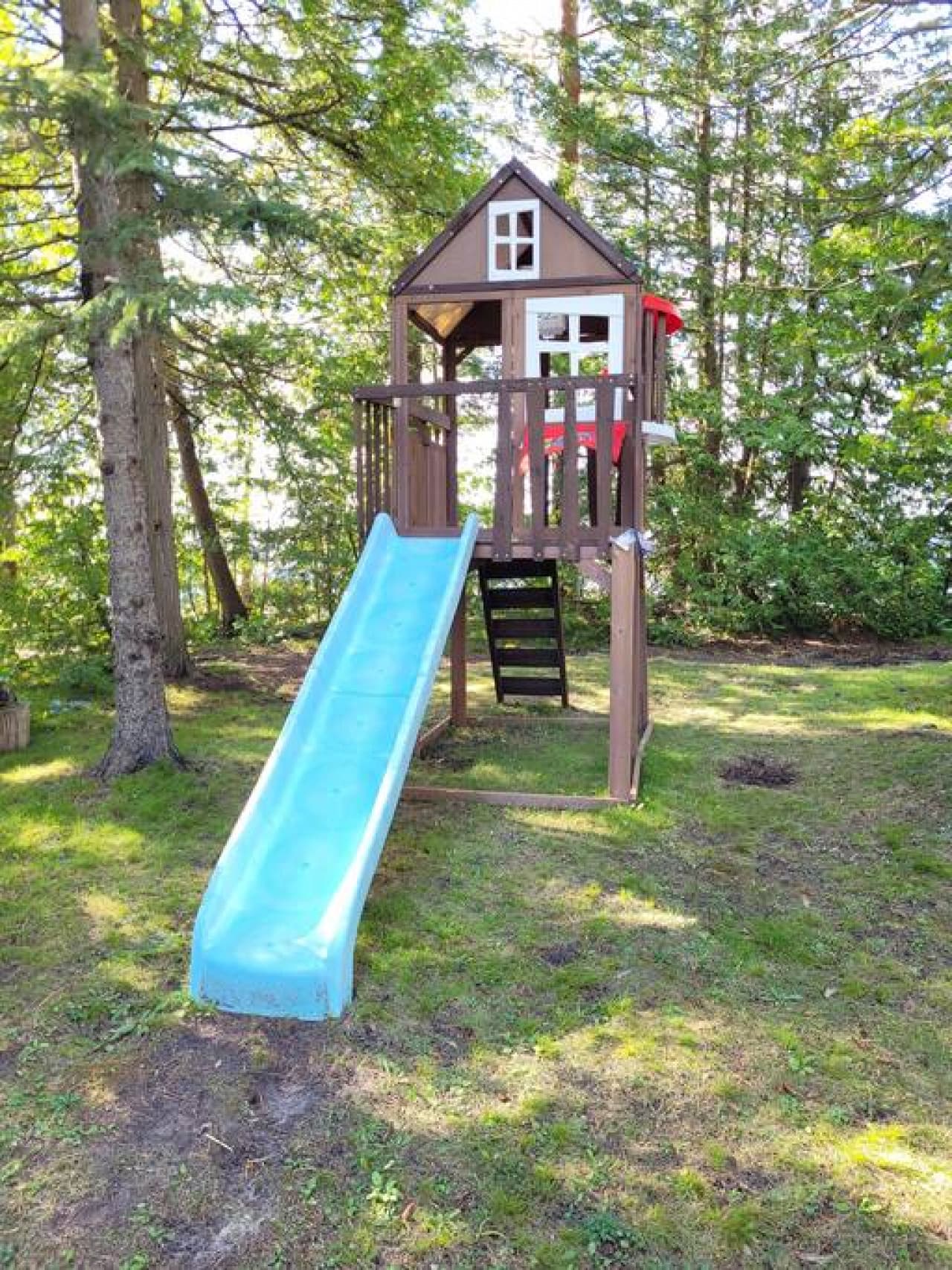 Play structure