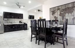 1600 Square Feet Luxury Lakeview Condo w/Breakfast & Fastest WIFI