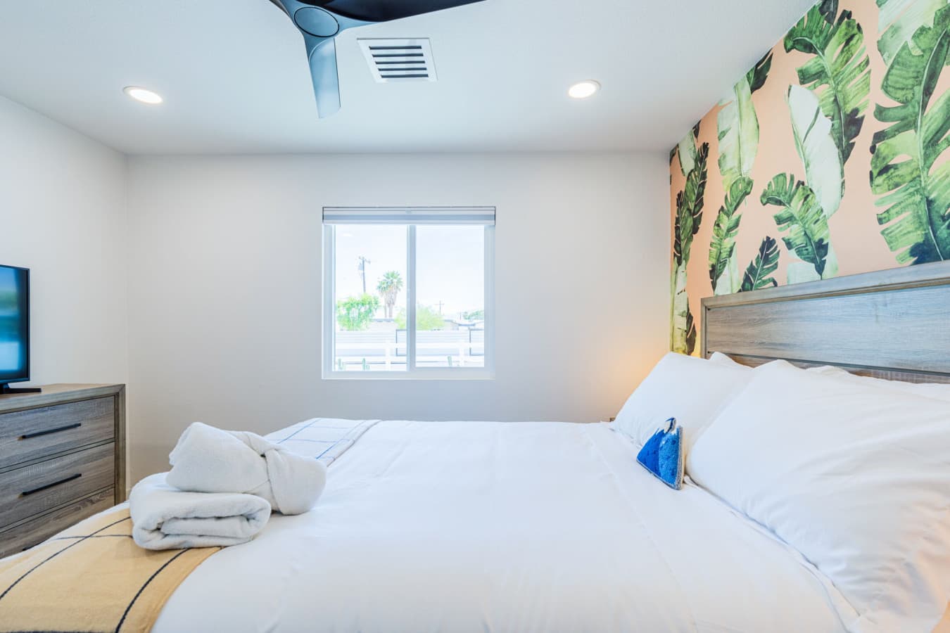 5-web-or-mls-CA_504Sunview_005.jpg