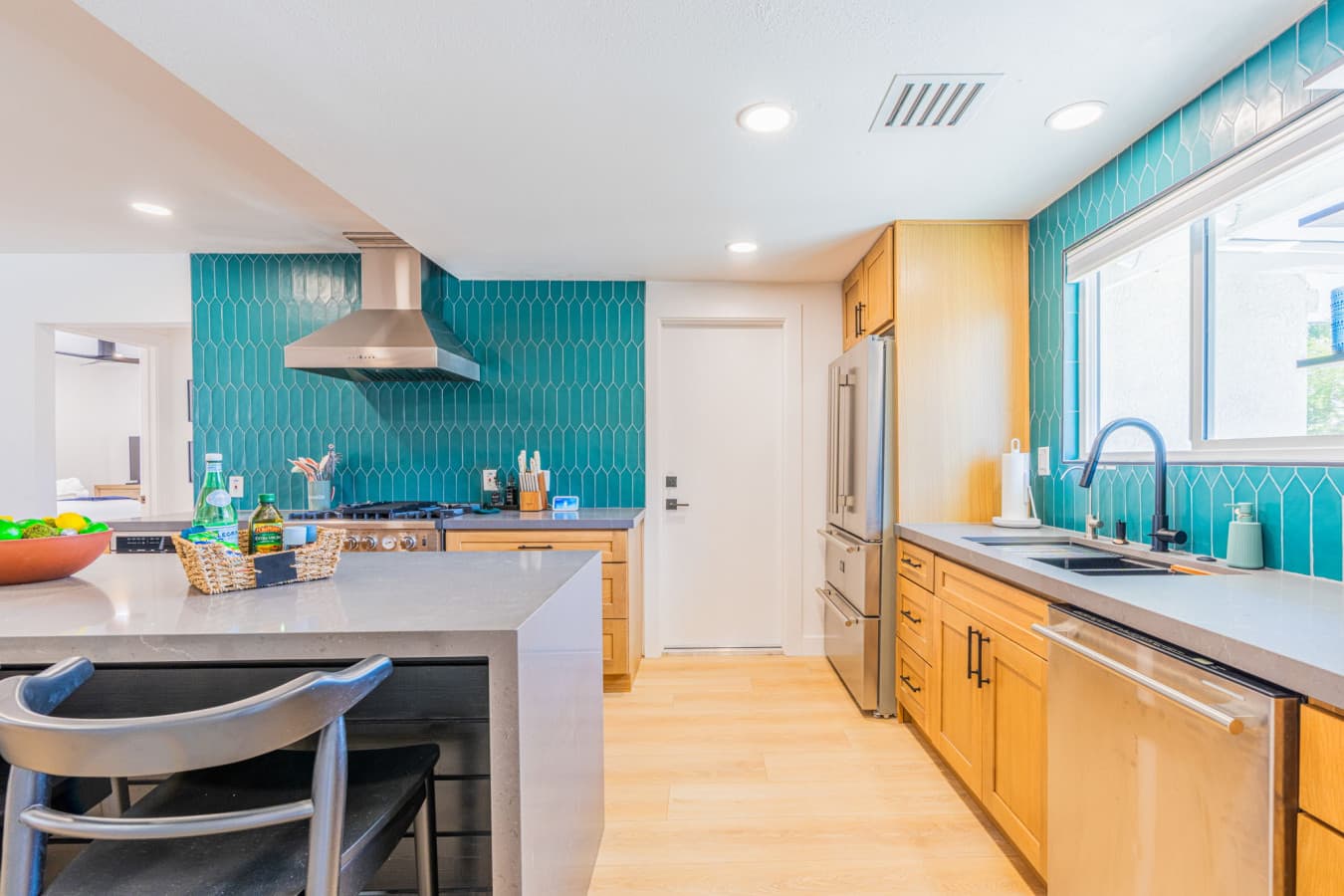 45-web-or-mls-CA_504Sunview_045.jpg