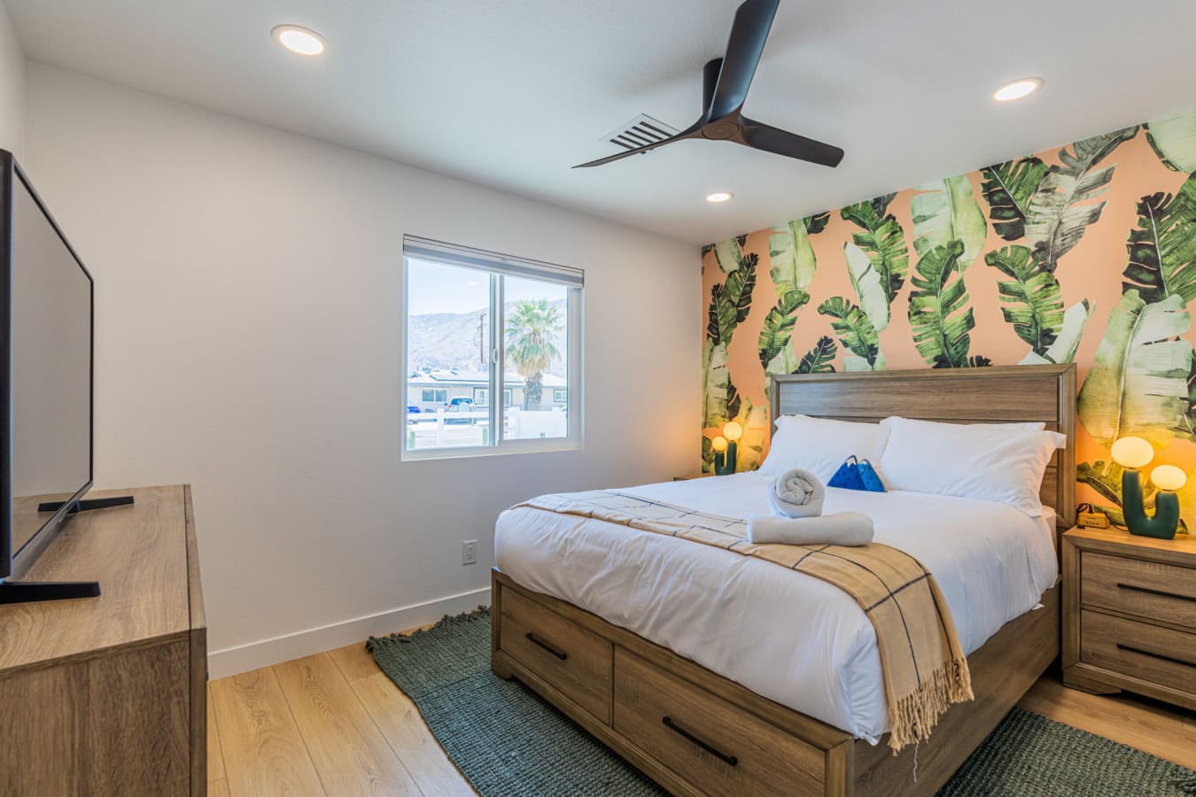 32-web-or-mls-CA_504Sunview_032.jpg