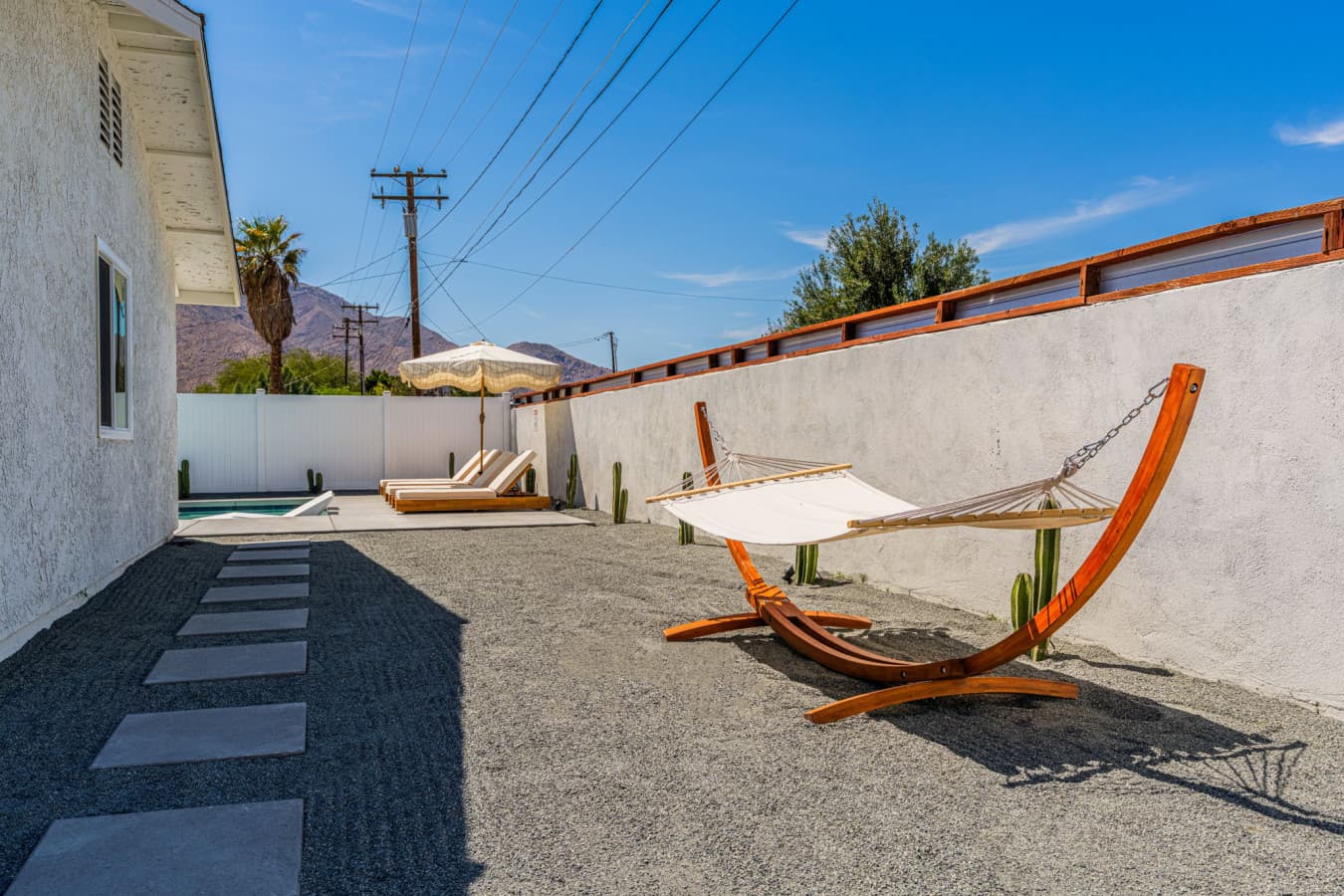 11-web-or-mls-CA_504Sunview_011.jpg