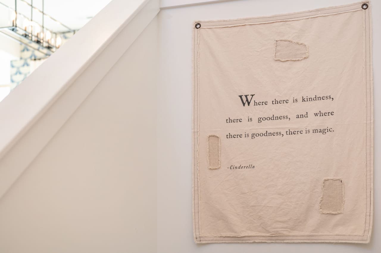 Minimal wall detail adding subtle texture & a refined, coastal-inspired touch.