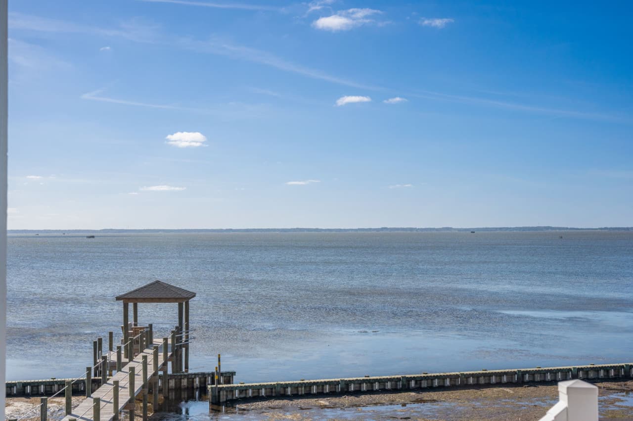Expansive bay views under open skies, perfect for slow mornings by the water.