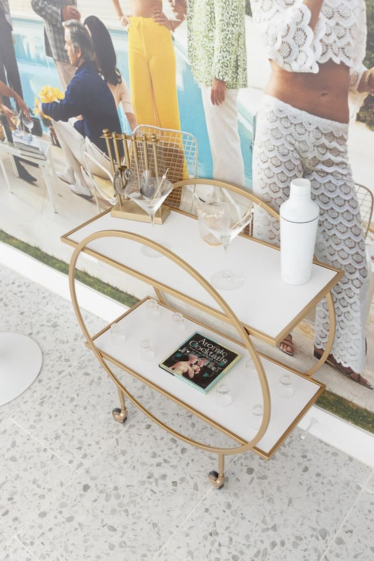 Your Palm Springs experience isn't complete without a refreshing drink from our convenient bar cart, enjoyed next to our locally inspired mural.