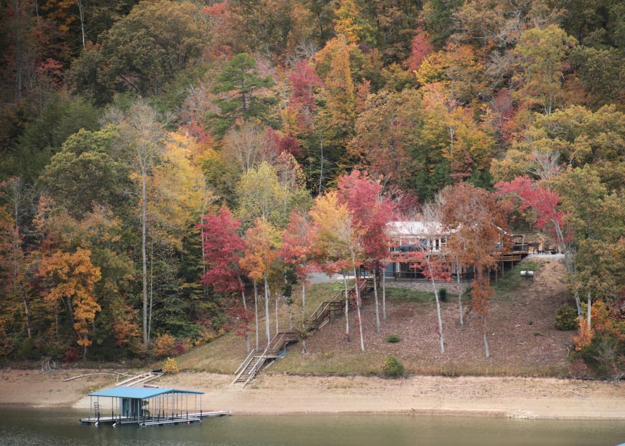 Norris Lakefront Paradise – Year round Lakefront with Covered dock