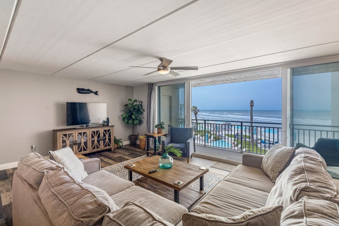 2BR Condo with Direct Beach & Pool Views NSB FL