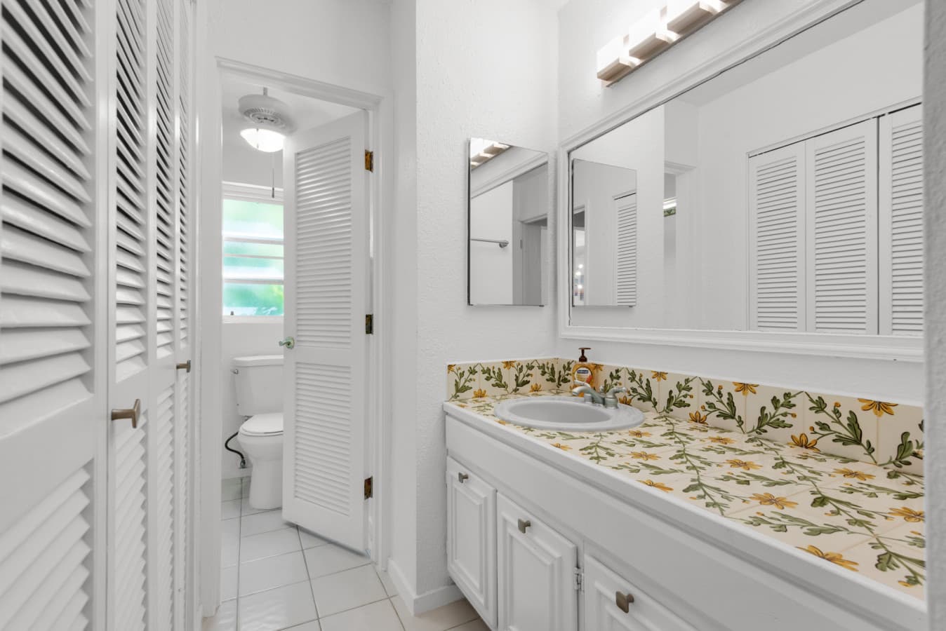 3rd Bathroom.jpg