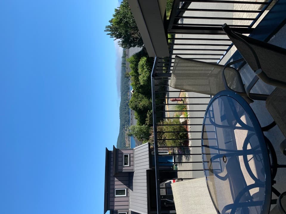 Sooke Harbour Getaway