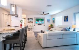 Sarasota House Modern King Size Beds + Fenced Yard