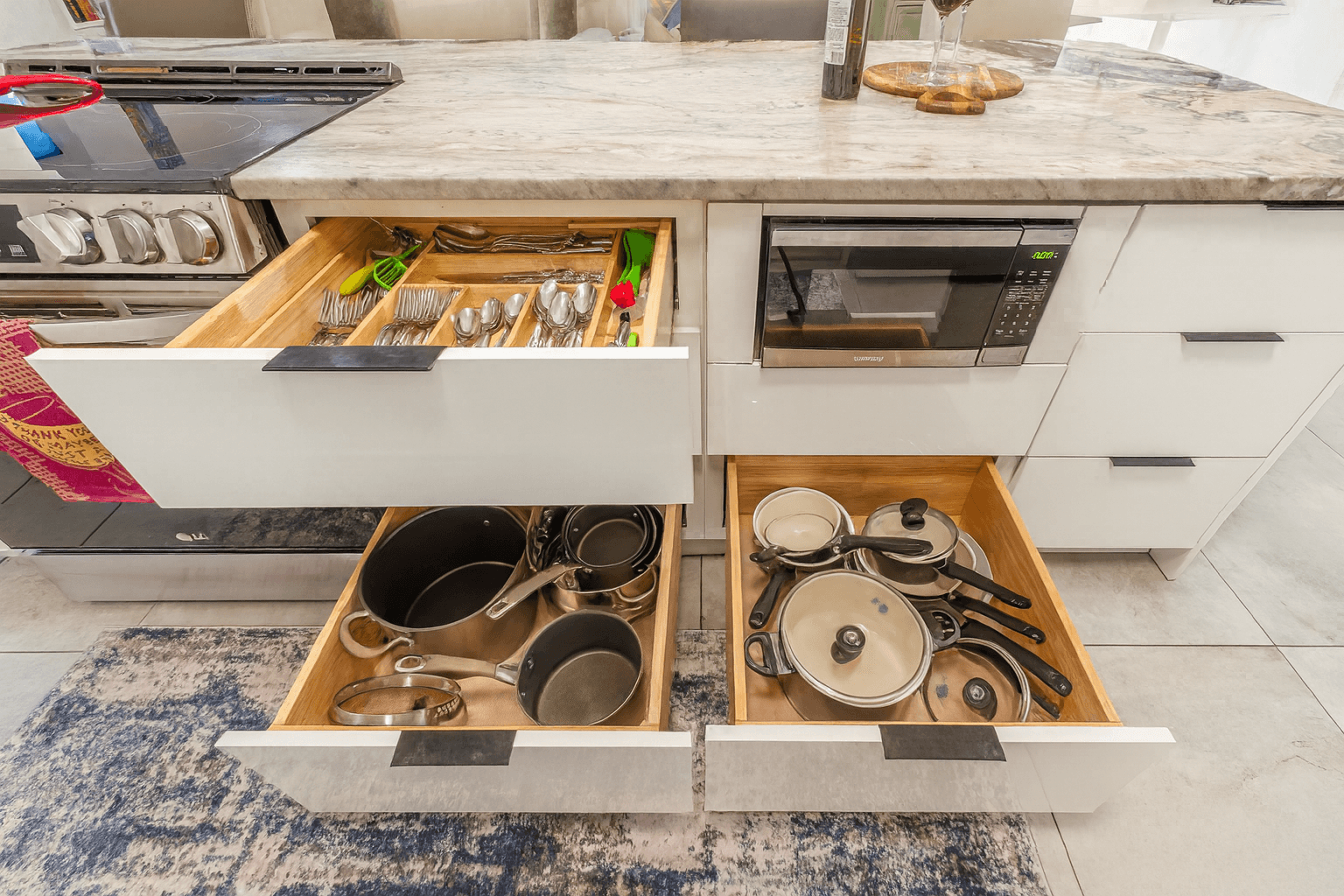 Kitchen well equipped with quality cookware