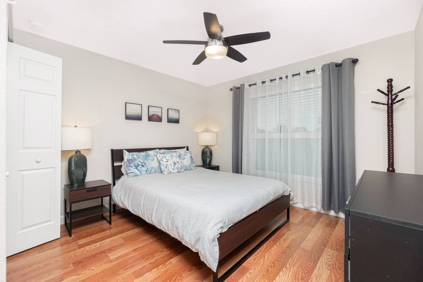 Guest Bedroom - Queen size bed
