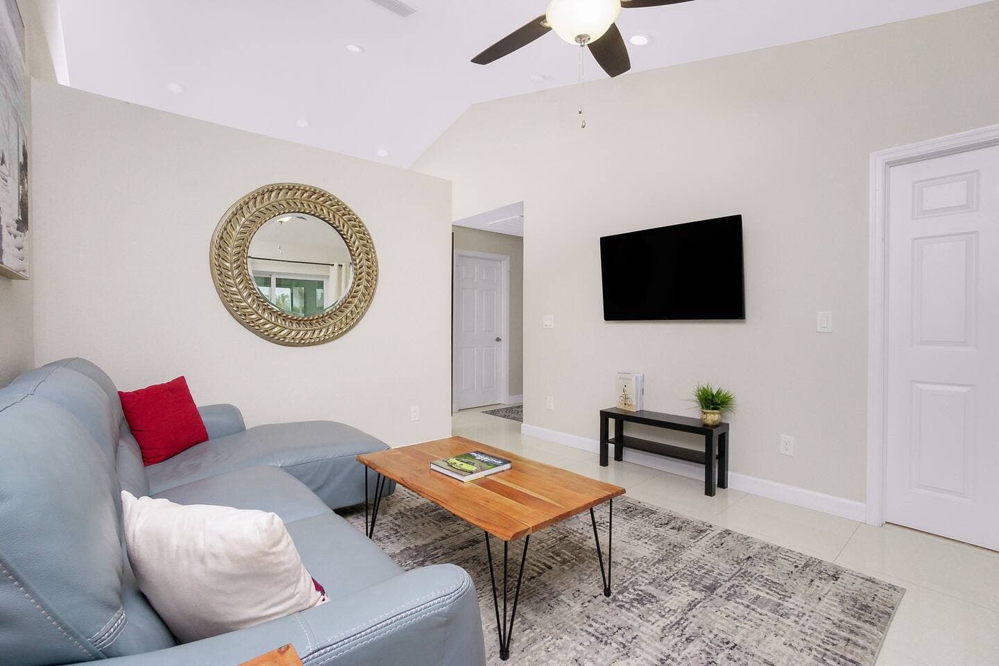 LIving Area - Youtube TV Included