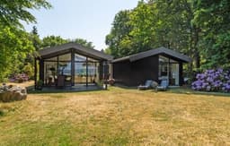 "Kennet" - 30m from the sea