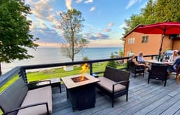 Lakefront Oak Cottage • Hot Tub & Fire Pit