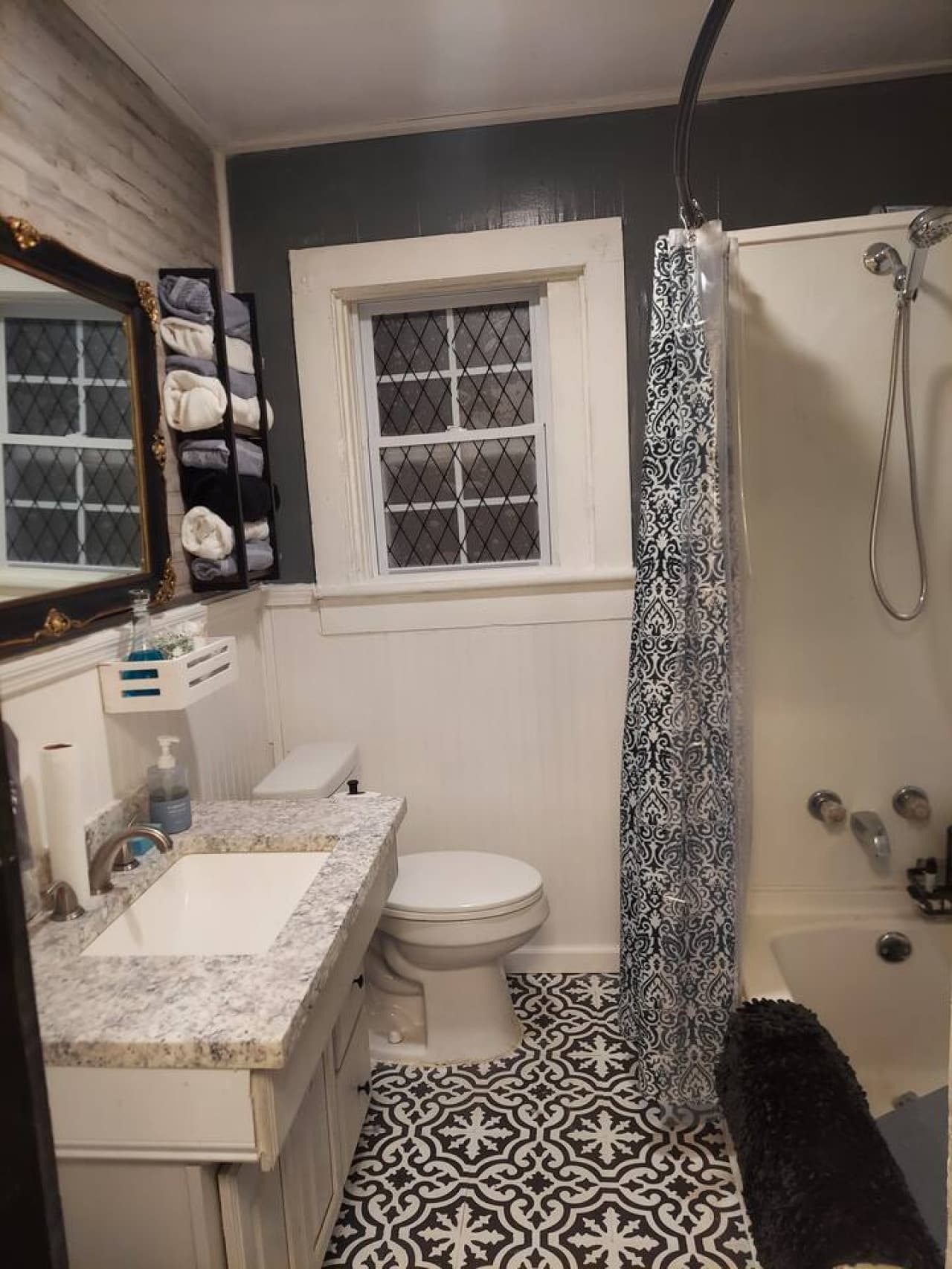 Bathtub shower combo perfect for soaking or a quick rinse off!