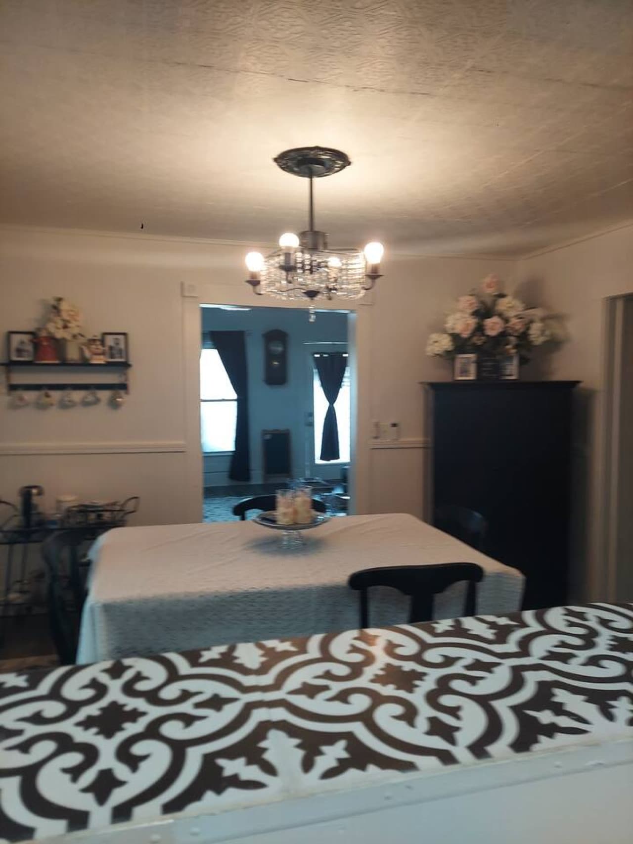 Seating for 6 for a home cooked meal or game of cards