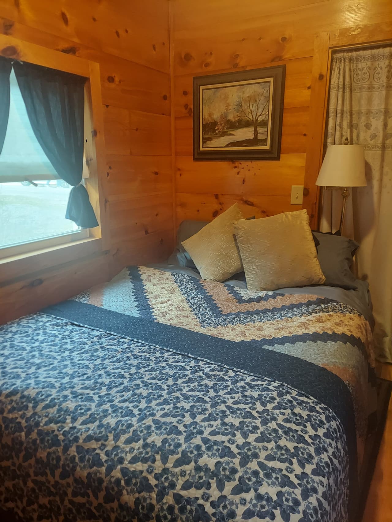 Bed 25.jpg