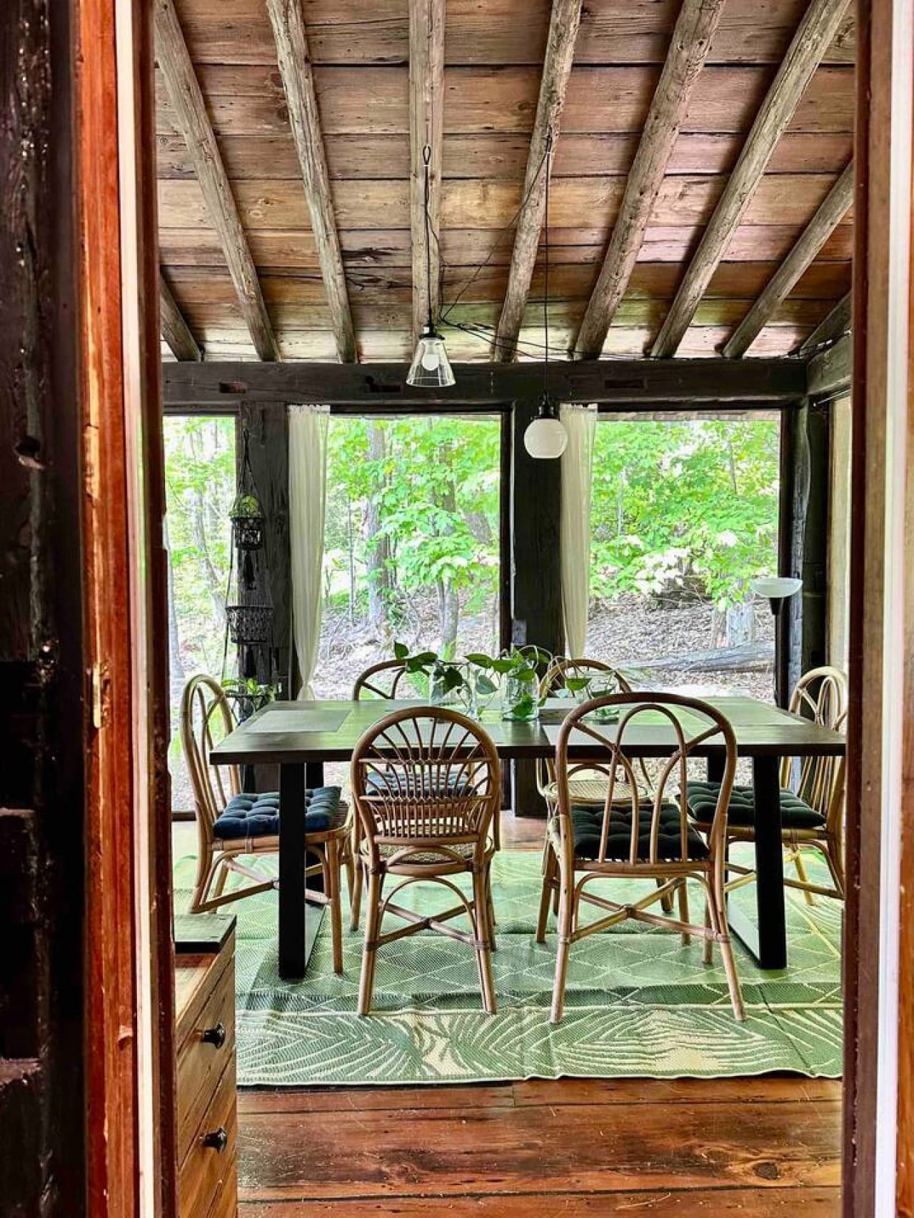 Outdoor dining room connecting to kitchen