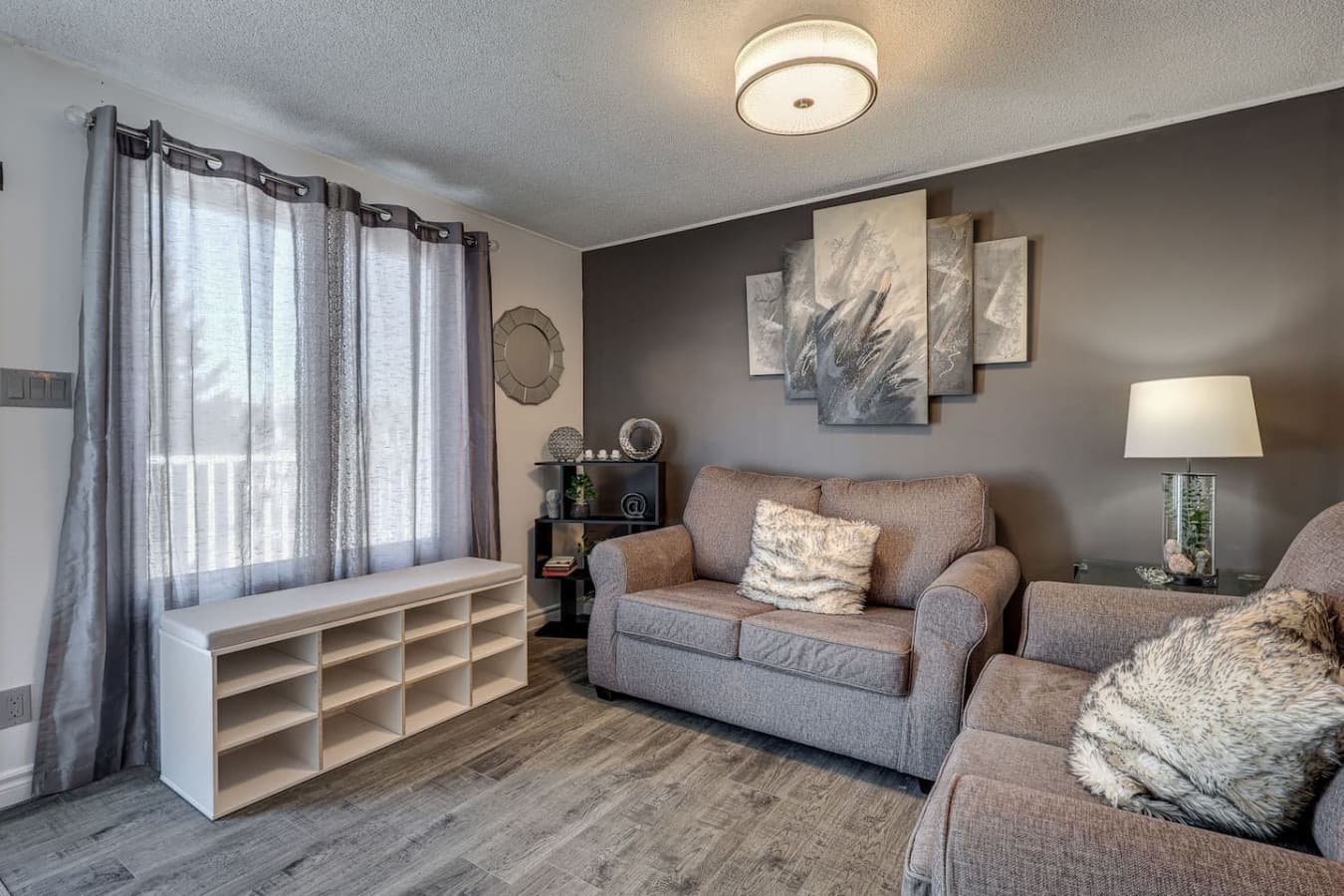 Spacious Pool House – 5 Minutes to Elgin Centre