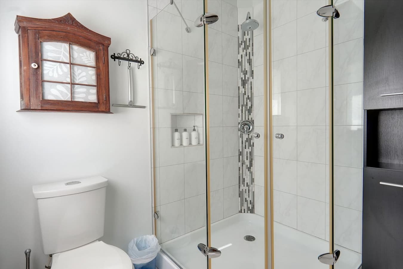 Full Bathroom in main cottage main floor.