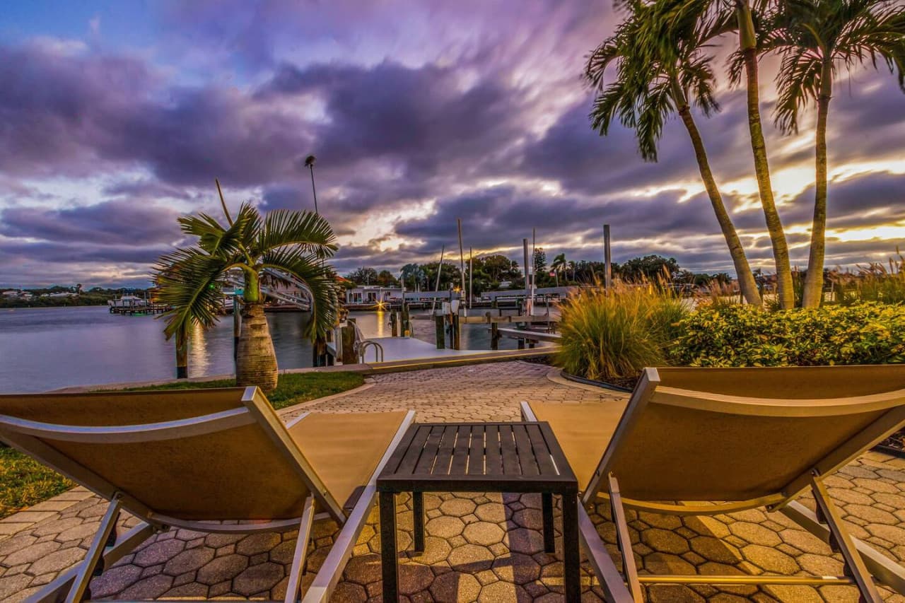 Azule - Waterfront Villa with Private Dock