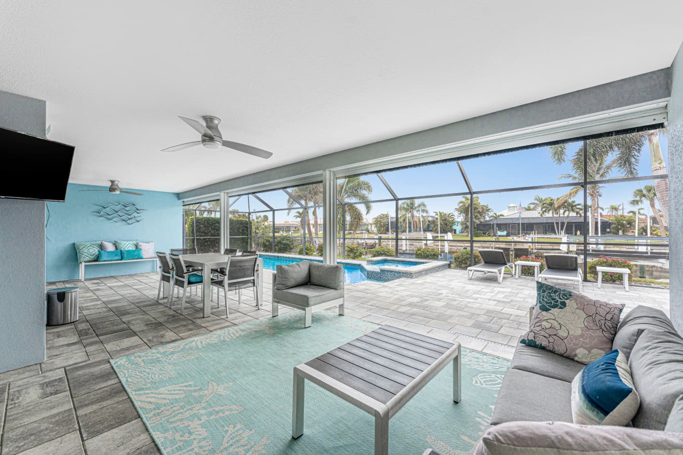 V Tranquility - Waterfront Villa Free heated Pool Beach &Fishing Gear Kayaks Bikes Dock