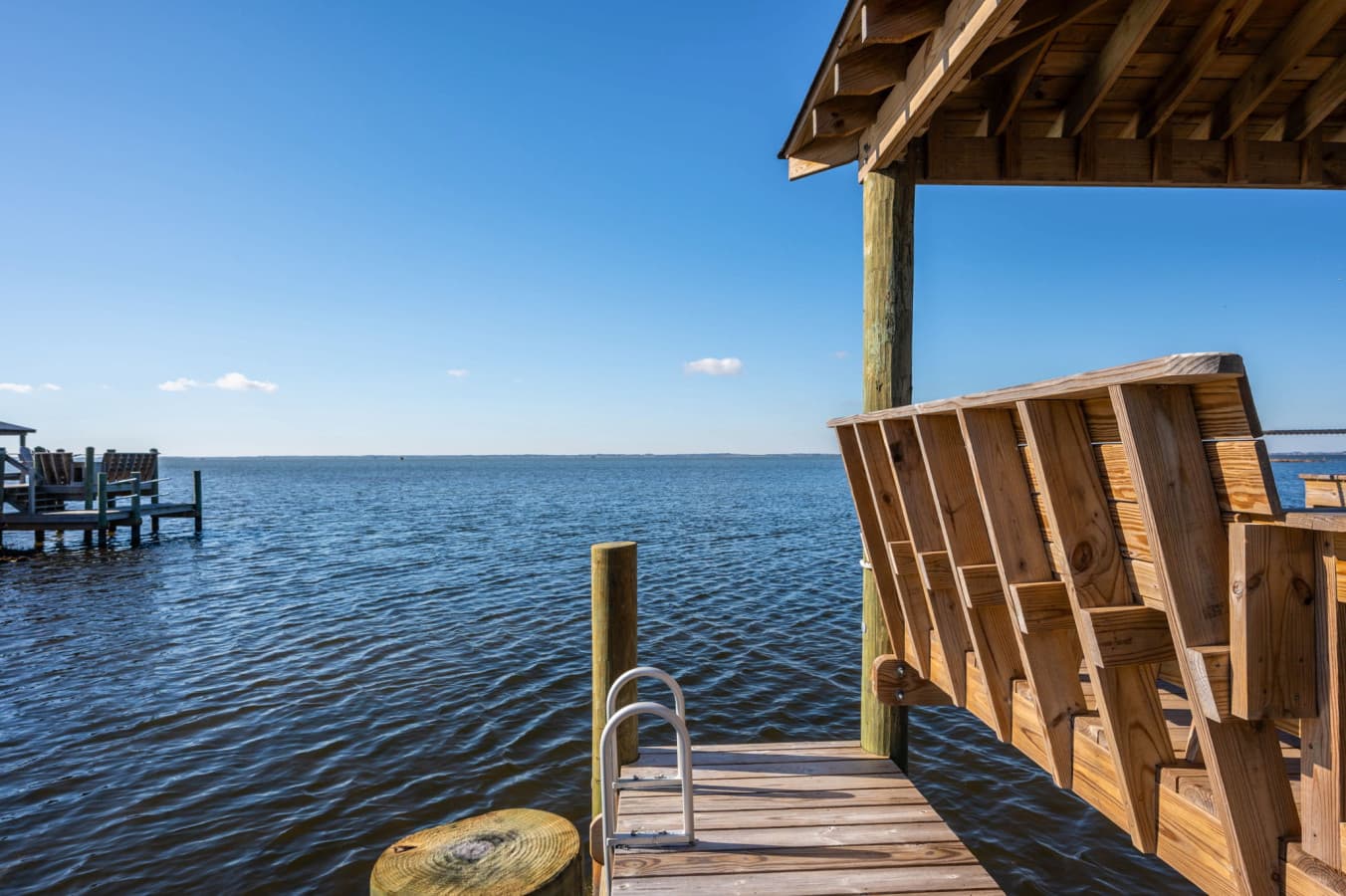 Sound-front dock w/ built-in bench & open water views for fishing or sunset watching