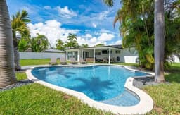 Delila's Chic 3br-2ba w/ Heated Pool + Game Room