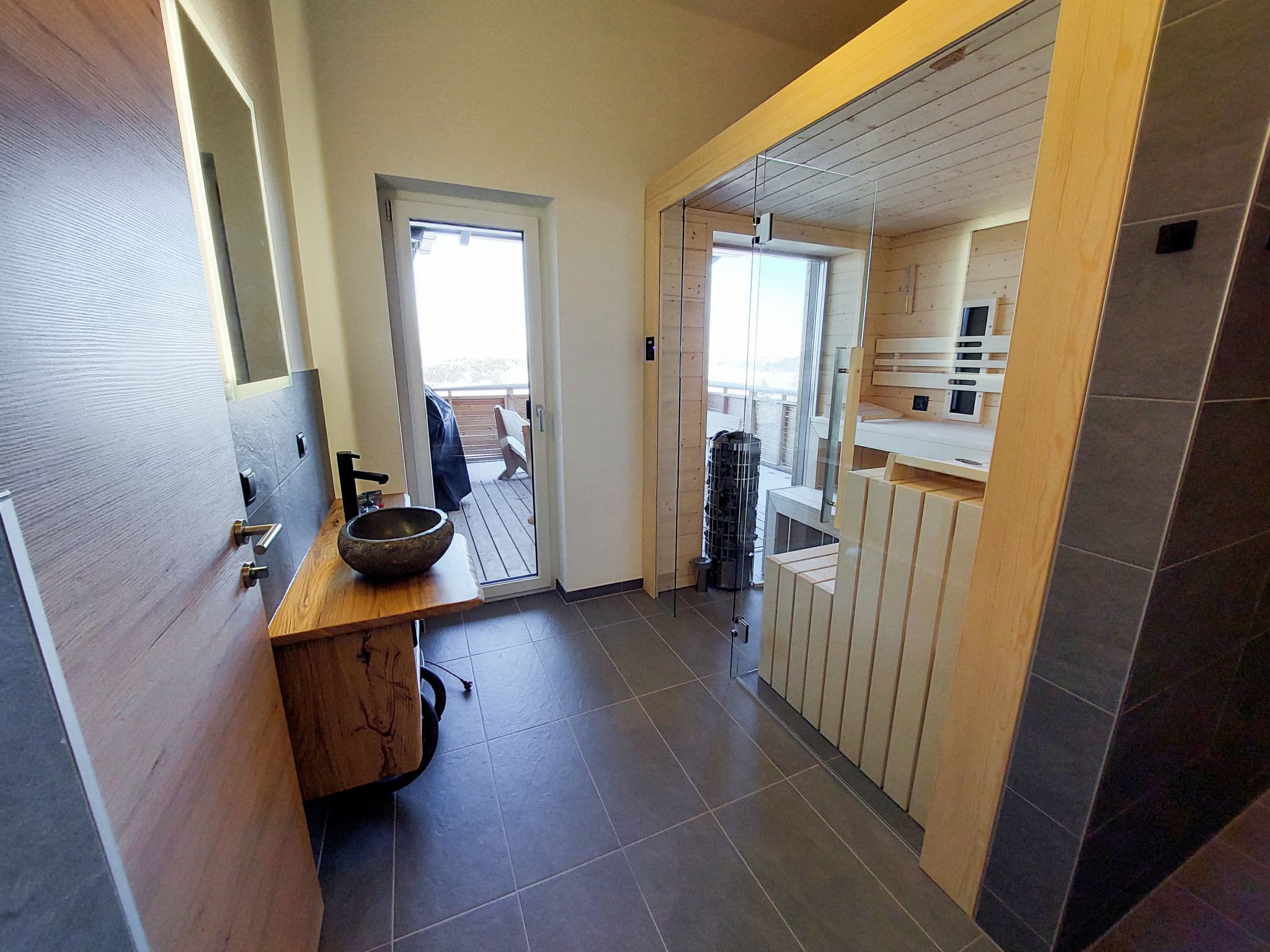 Bathroom / Wellness