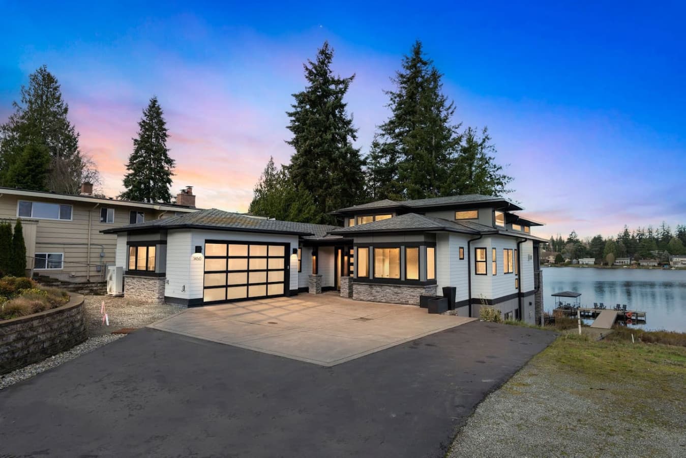 4BR 4BA Modern Lakefront Lodge - Lake Burien