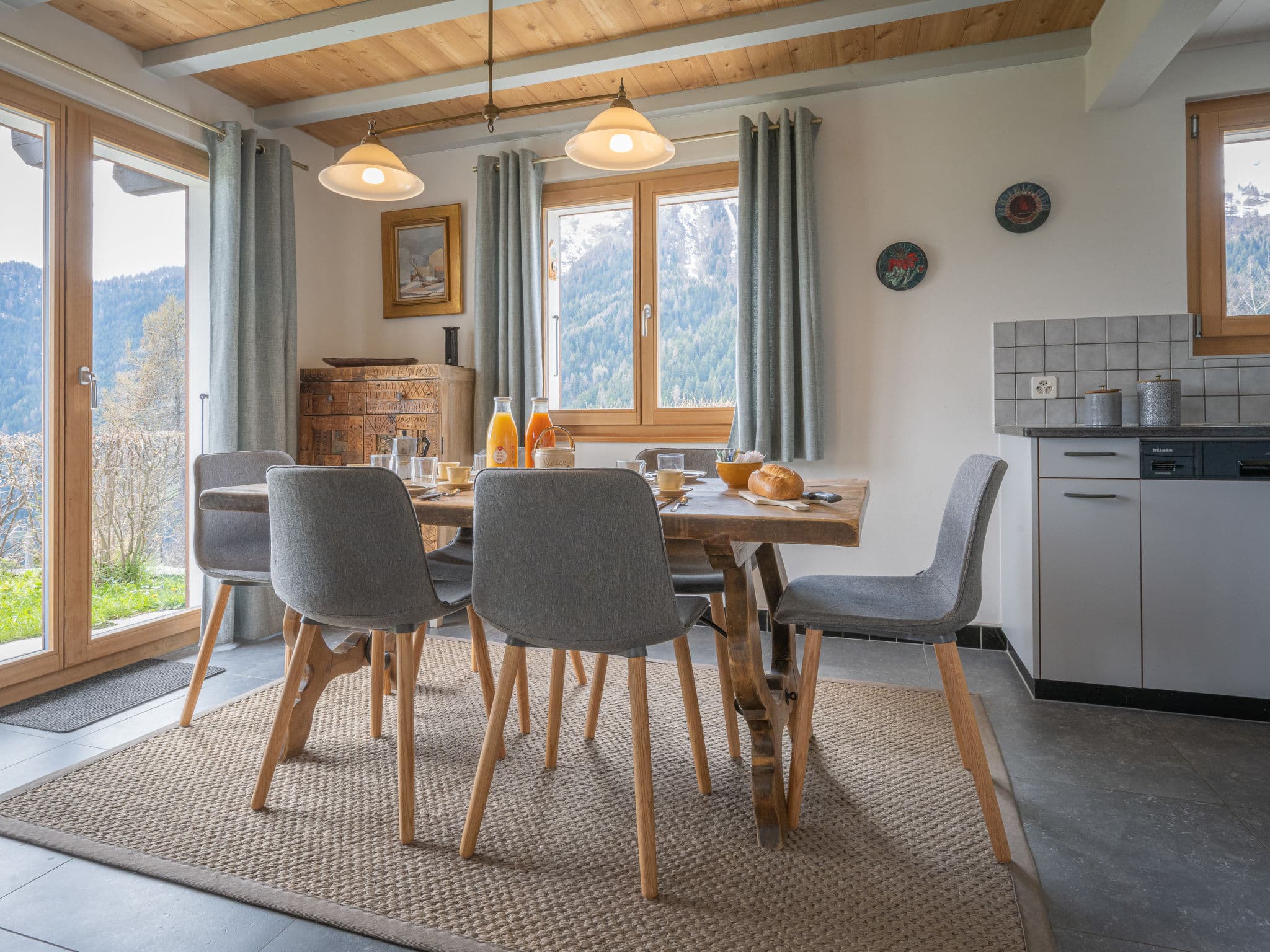 Kitchen / Dining Room