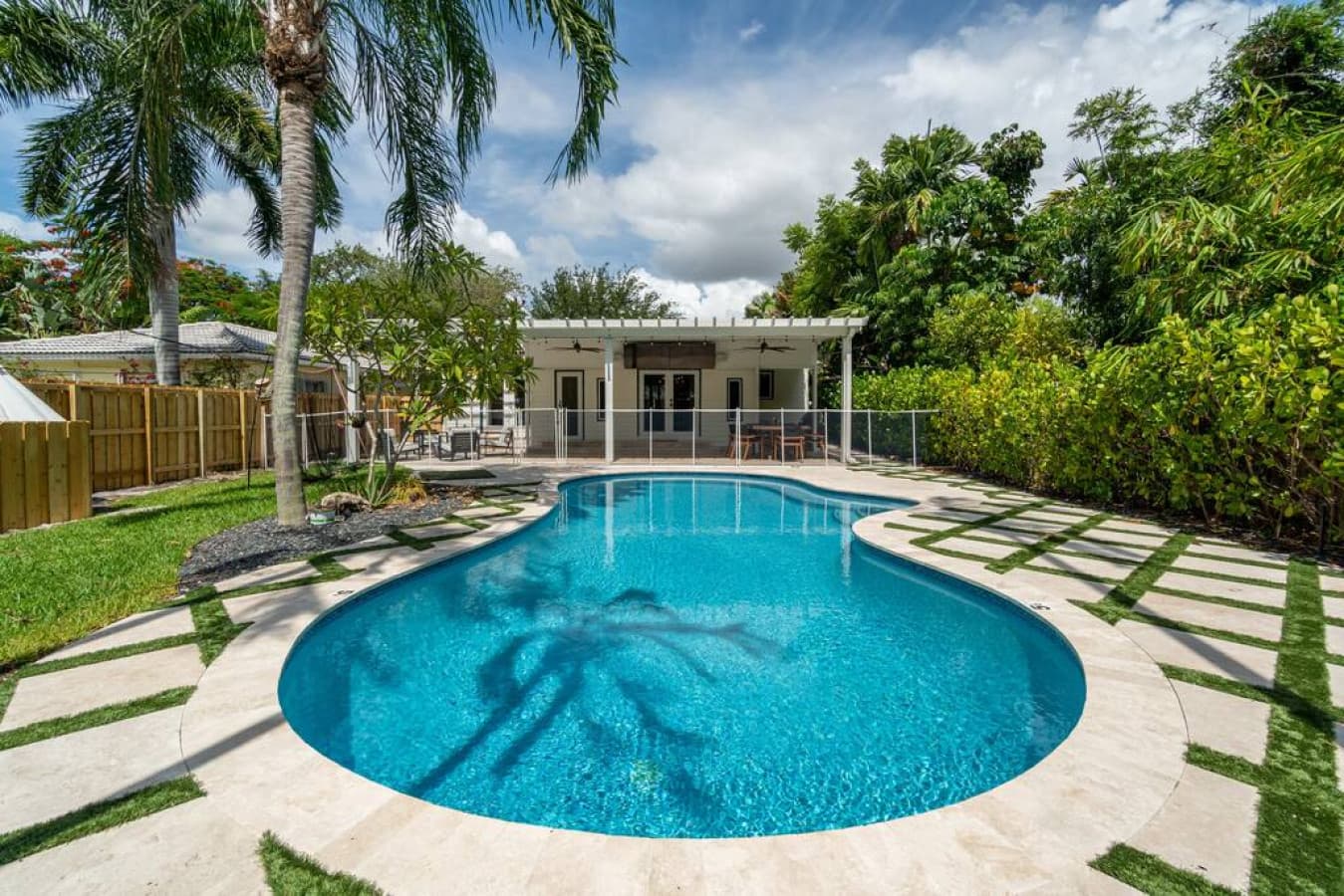 Victoria Park Oasis w/ Heated Pool and More