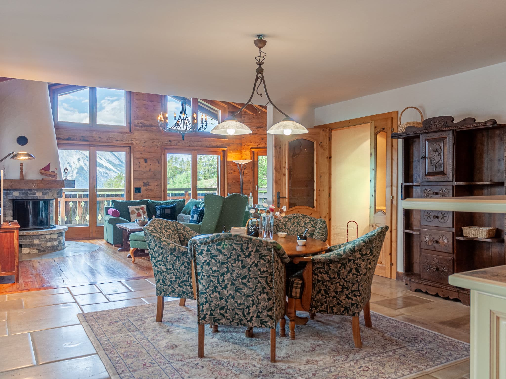 Kitchen / Dining Room