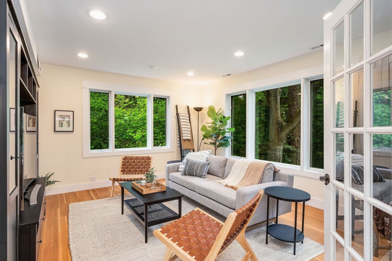 4BR 4BA Firepit, Outdoor Dining and Yard