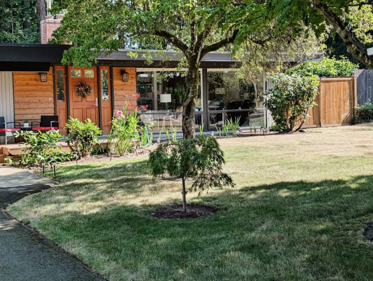 2BR 2BA Kirkland Bridle Trails Retreat