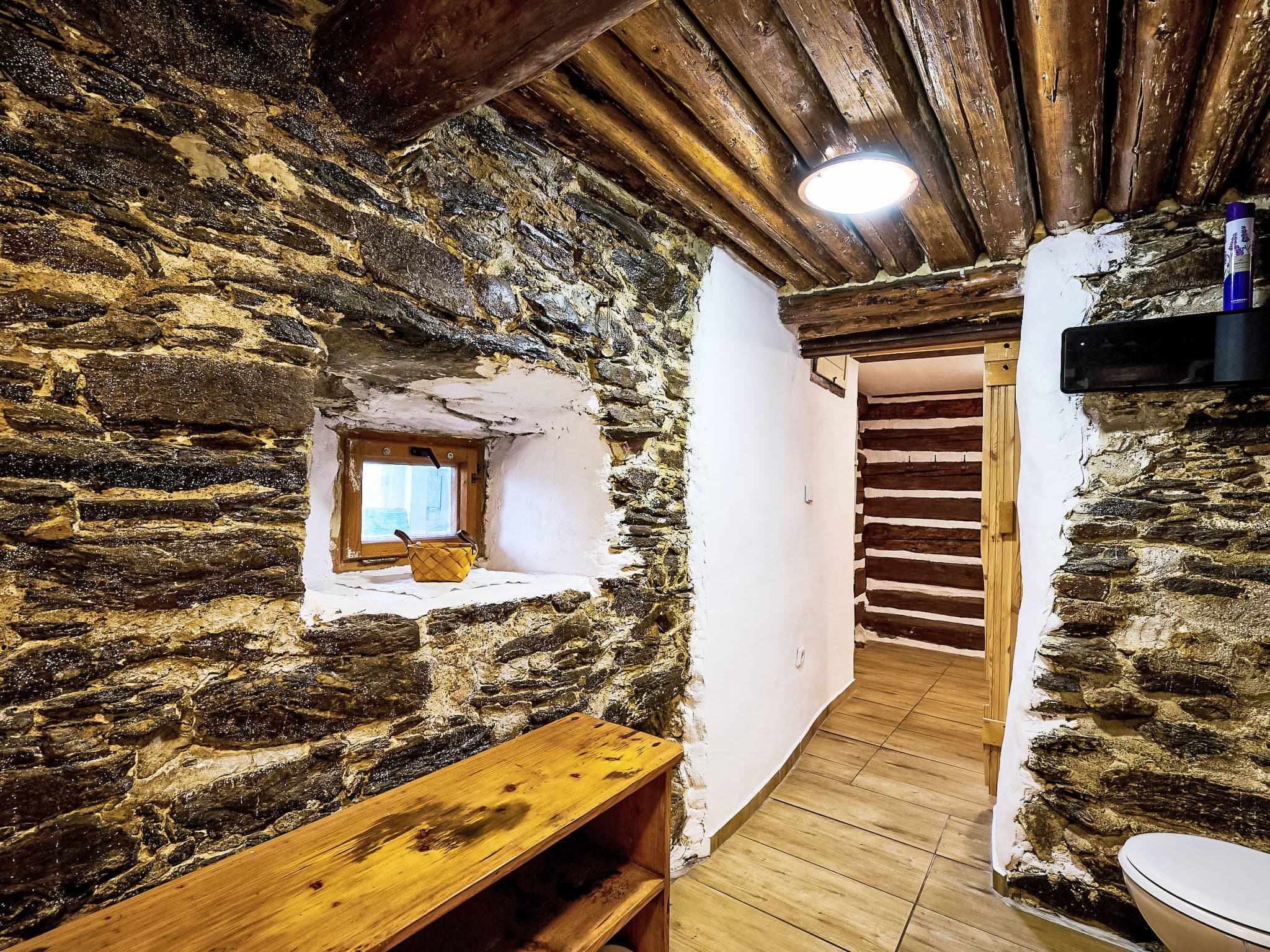 Bathroom / Wellness